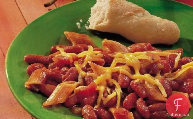 Frigideira de macarrão e feijão