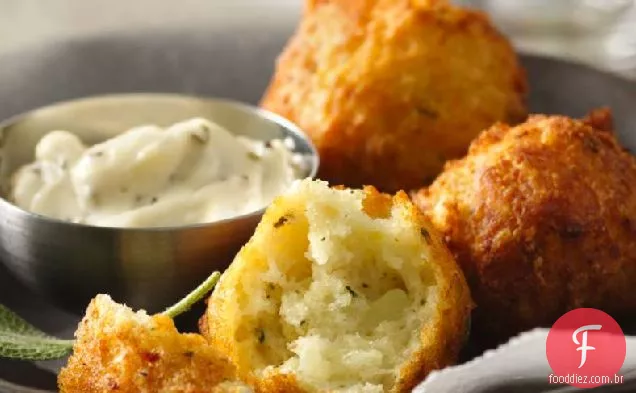 Bolinhos de batata e sálvia com Aioli de limão