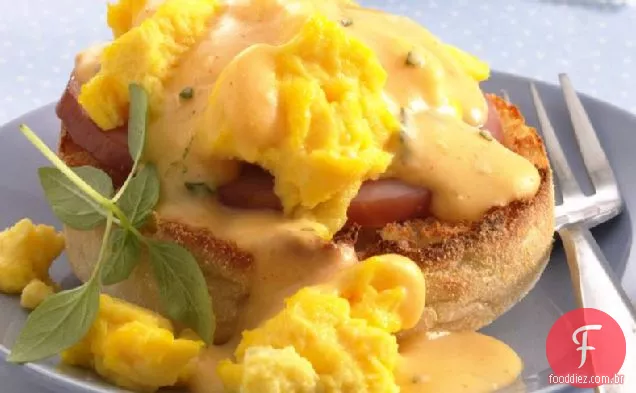 Ovos de Brunch em Muffins ingleses