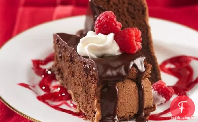 Bolo de Chocolate decadente com molho de framboesa