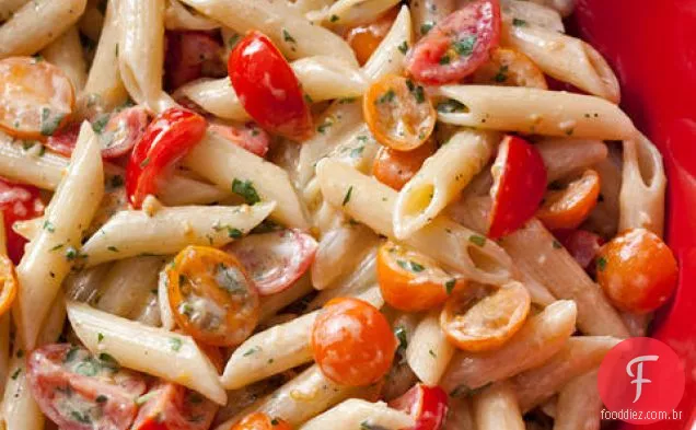 Macarrão com molho de tomate fresco sem cozinhar