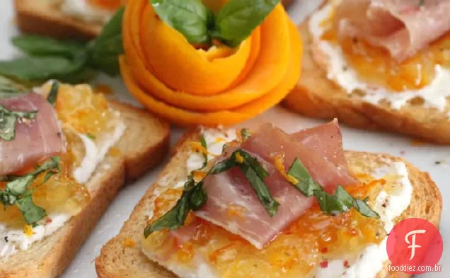 Laranja-Prosciutto Crostini
