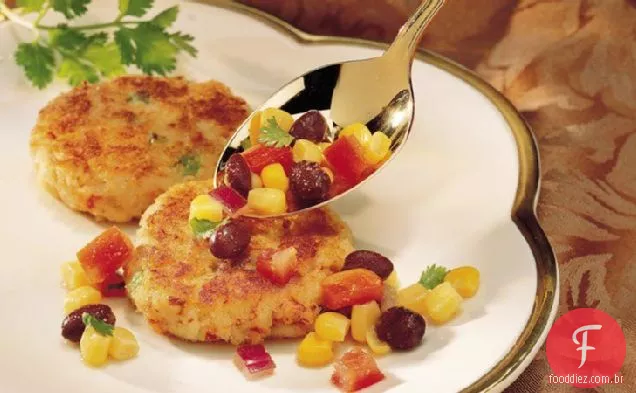 Bolos de caranguejo com salsa de coentro