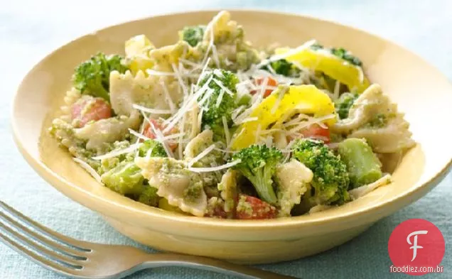 Bowties com brócolis Pesto