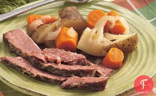 Jantar De Carne Enlatada Cozido Lentamente