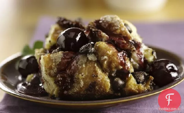 Pudim De Pão Croissant De Cereja De Chocolate