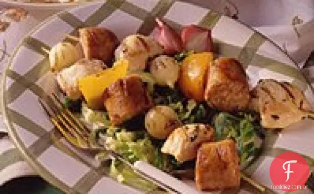 Design-seus próprios Kabobs com molhos de frutas