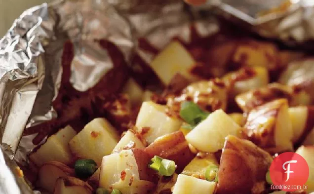 Pacote De Folha De Batatas Cheddar Esfumaçadas Grelhadas
