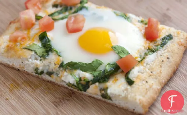 Pizza de ovo e espinafre