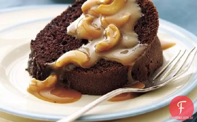 Bolo Fudge com molho de caju-caramelo