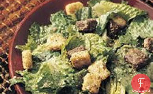 Salada Caesar rápida para uma multidão