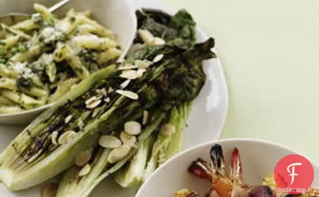 Romaine grelhado com molho Caesar-cado