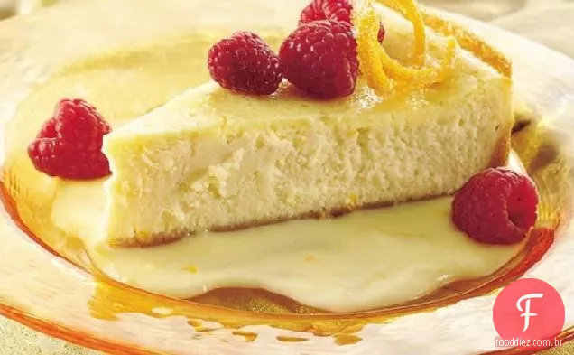 Cheesecake de laranja delicioso com framboesas