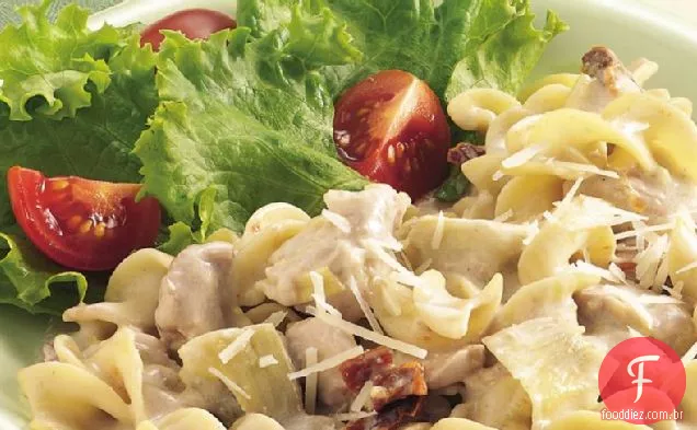 Frango com fogão lento e macarrão Alfredo
