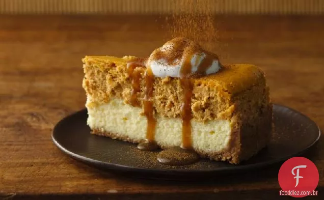 Cheesecake de abóbora com molho de caramelo