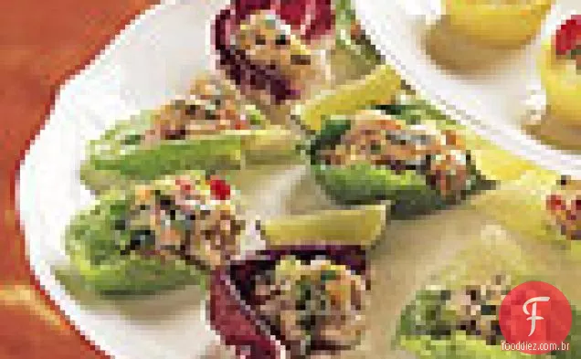 Herbed frango-Chutney salada em folhas de alface