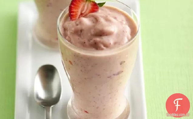 Smoothies de manteiga de amendoim e bagas