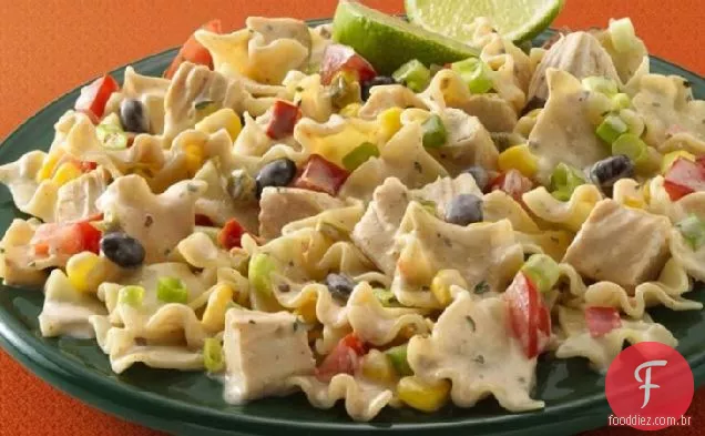 Salada de frango e macarrão Chipotle Ranch