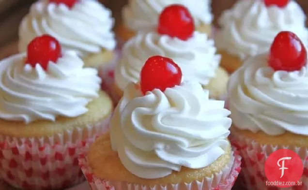 Cupcakes Cheios De Cereja