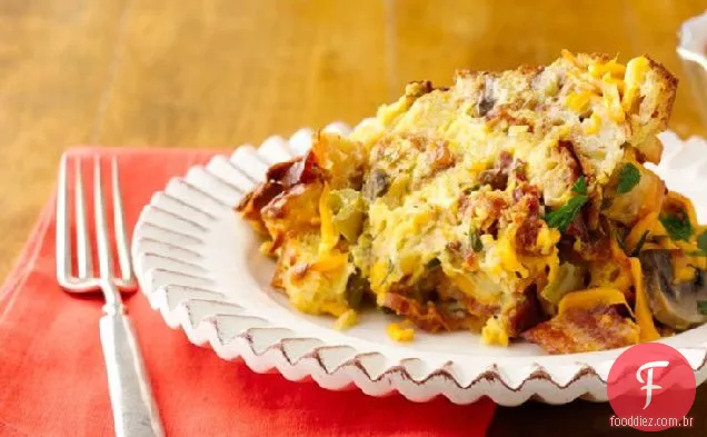 Bacon de fogão lento, Cheddar defumado e caçarola de ovo