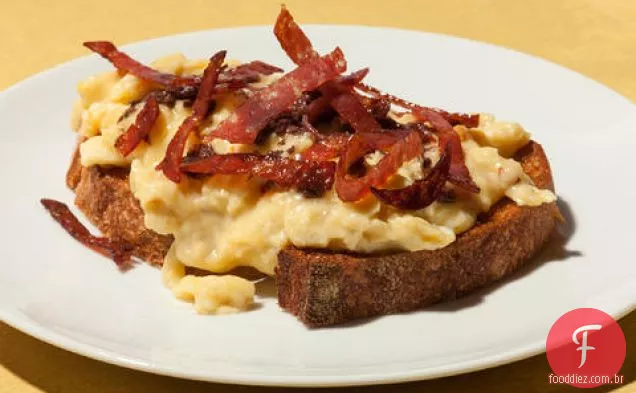 Café da manhã Bruschetta com Fontina - Ovos Mexidos e salame