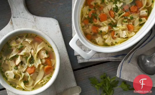 Sopa Fácil De Macarrão De Frango
