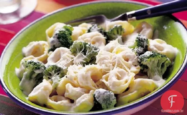 Brócolis e Tortellini Alfredo