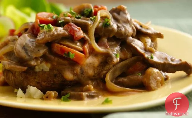 Stroganoff de carne e vegetais-batata coberta