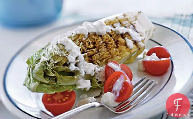 Romaine grelhado com molho de queijo azul