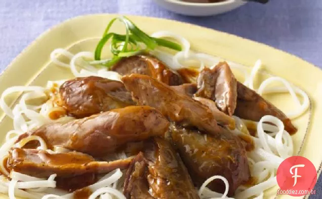 Baquetas de peru de fogão lento Com Molho De Ameixa