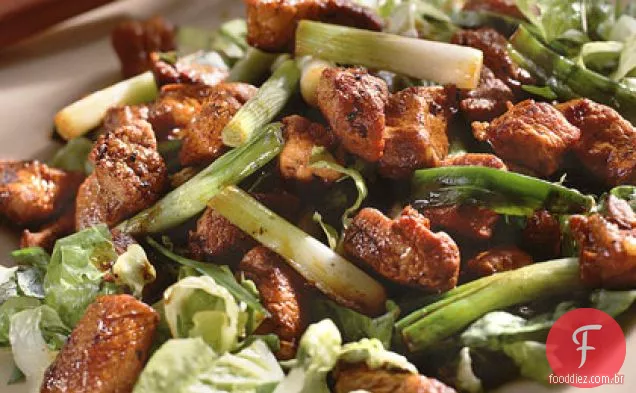 Carne De Porco Caramelizada Sobre Alface