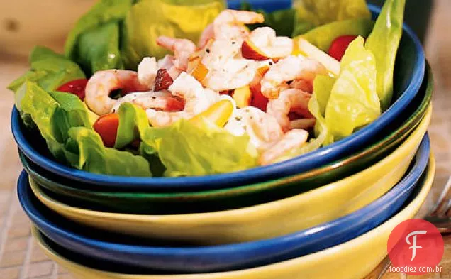 Salada de camarão com peras e queijo azul