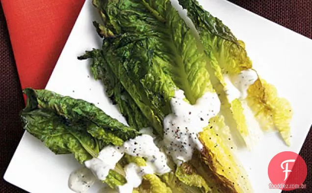 Romaine grelhado com molho cremoso da erva