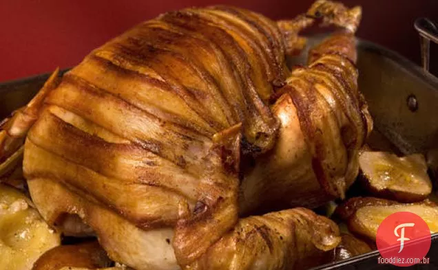 Peru embrulhado em Bacon com molho de cidra de Pêra