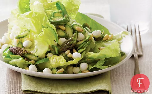 Salada de alface com aspargos e manteiga