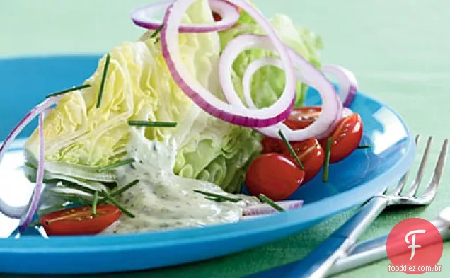 Iceberg Wedge com leitelho-molho de ervas