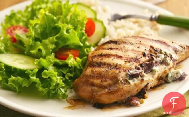Alho grego e peitos de frango grelhados recheados com ervas