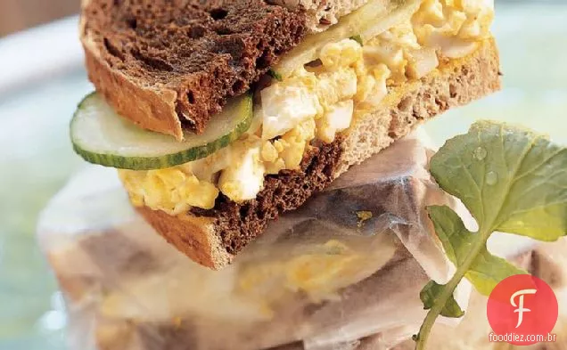 Sanduíches De Salada De Ovo Com Curry