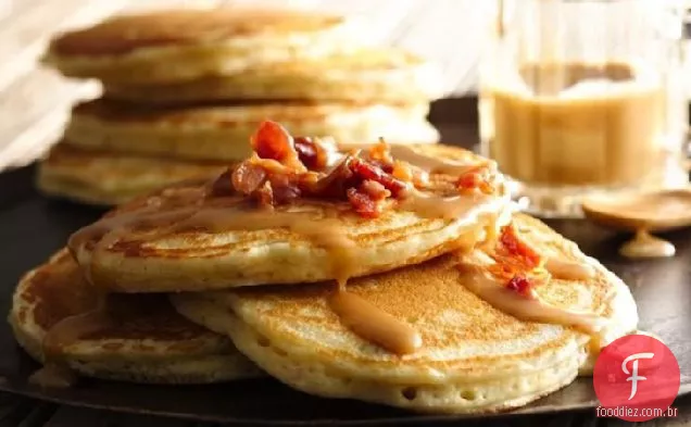 Panquecas de Bacon com xarope de Manteiga De Amendoim De Bordo