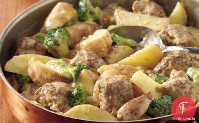 Almôndegas cremosas e batatas