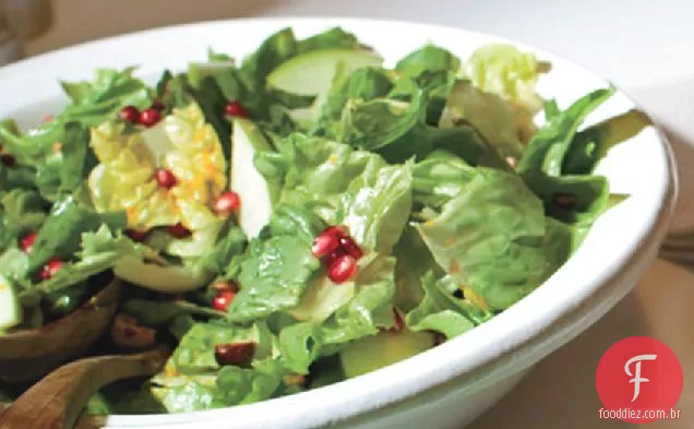 Salada De Alface Escarole E Manteiga Com Sementes De Romã E Ha