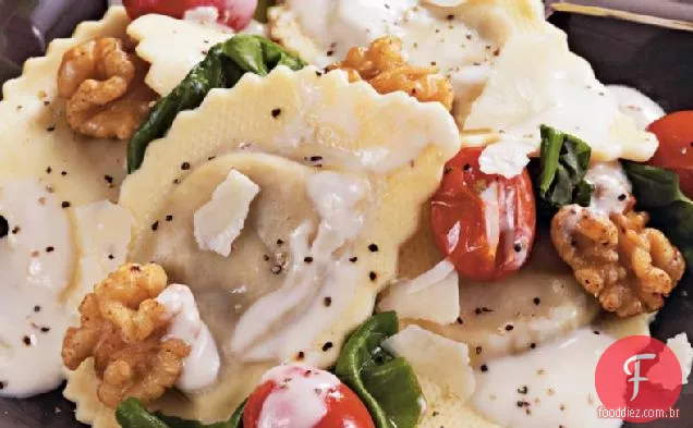 Slow-Cooker Wild Mushroom Pasta Alfredo com nozes