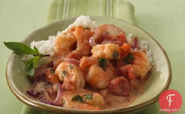 Camarão grelhado tailandês com tomate, manjericão e Coco