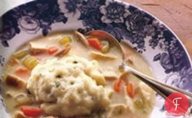 Ensopado de frango com bolinhos clássicos
