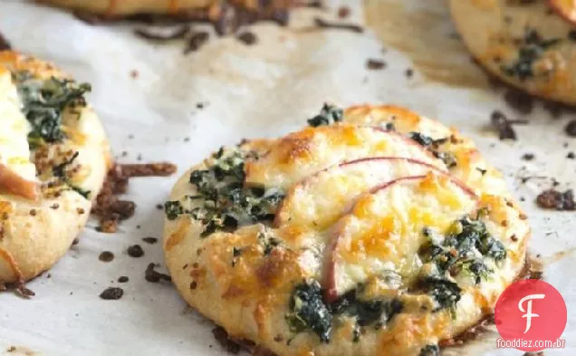 Mini Pizzas de maçã e espinafre