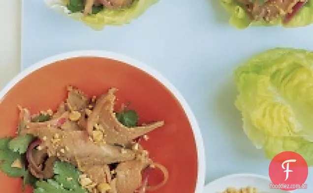 Carne Asiática Em Copos De Alface