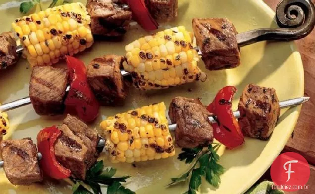 Carne grelhada e milho Kabobs