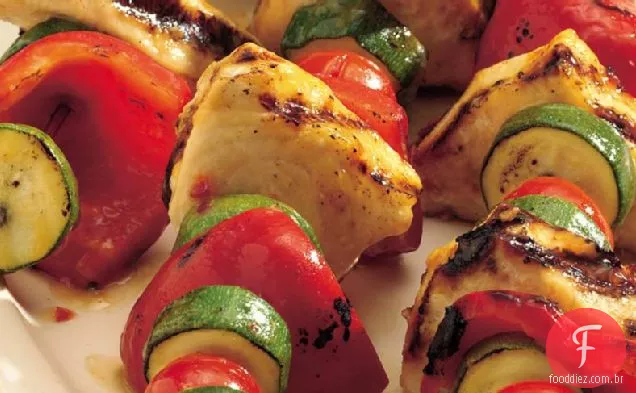 Kabobs de espadarte grelhado agridoce