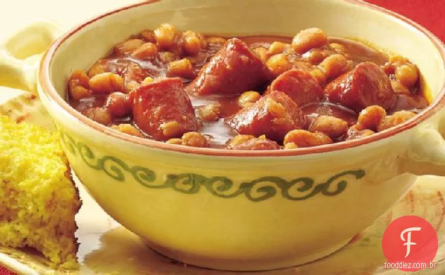Feijões e Wieners do lento-Fogão