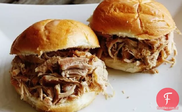 Sanduíches De Carne De Porco Kalua De Fogão Lento
